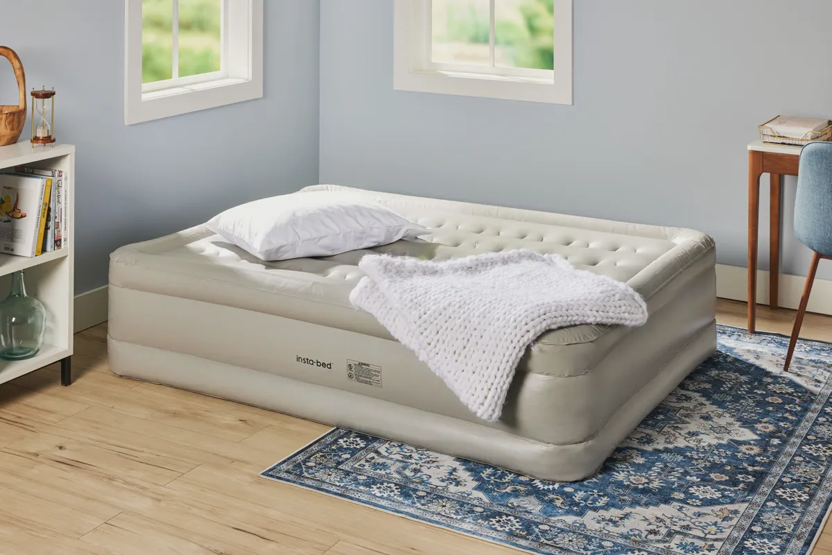 Raised pillow-top queen air mattress with internal pump