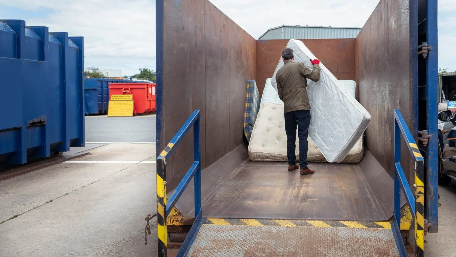 Does Mattress Firm Take Old Mattresses? Haul-Away Rules, Fees, and Free Alternatives (2026)