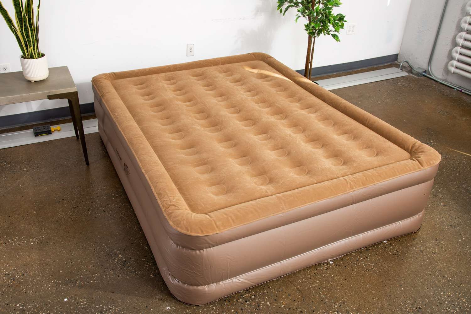 How Long Does an Air Mattress Last? (Lifespan, Daily Use, and Care)