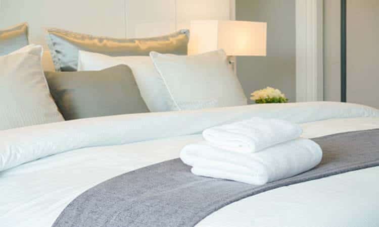 The basic colors are more easily to style and make hotels more luxurious